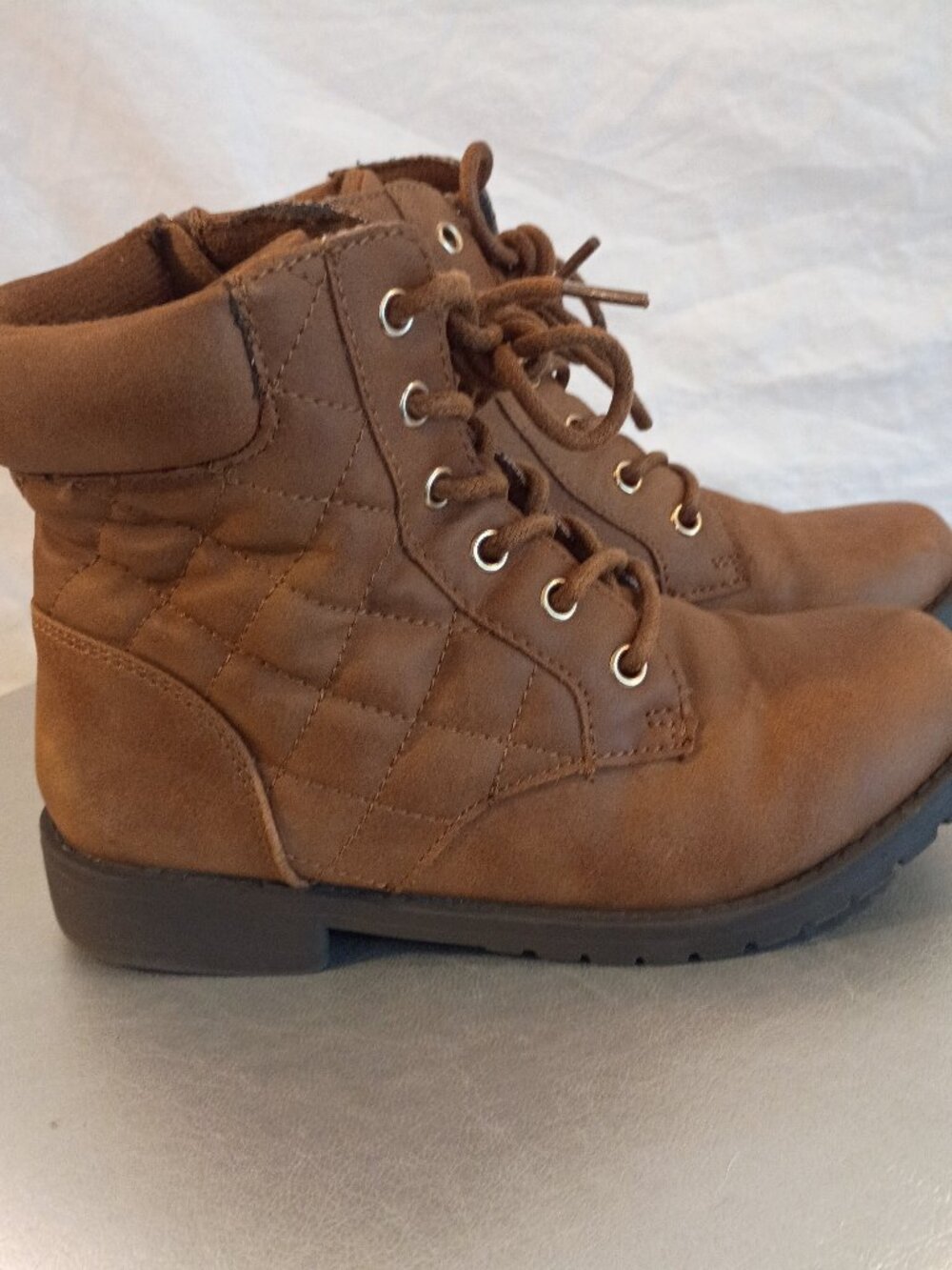 The Children's Place Girls Size 1 Tan Quilted Lace Up Booties